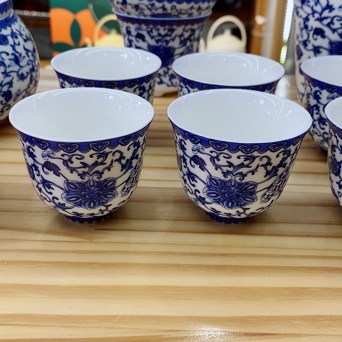 缠枝莲客杯10只 每个50毫升