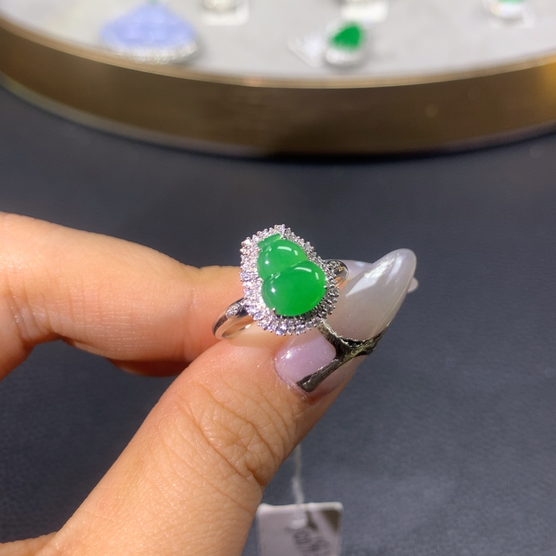 翡翠戒指18K金镶嵌翡翠