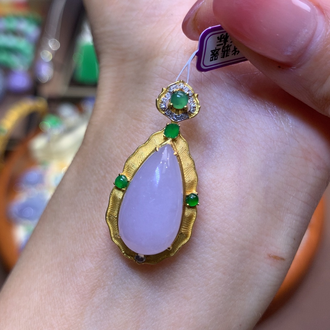 翡翠18K金镶嵌颈饰