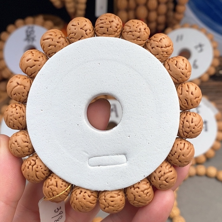 桃核手串饕餮13.5B尺寸误差0.5之间