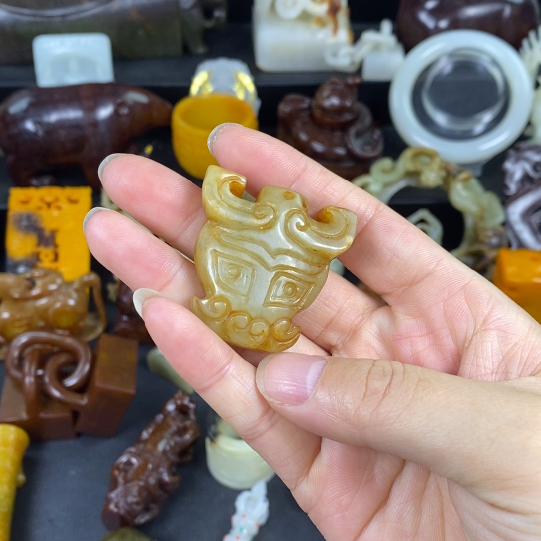 和田玉未镶嵌颈饰