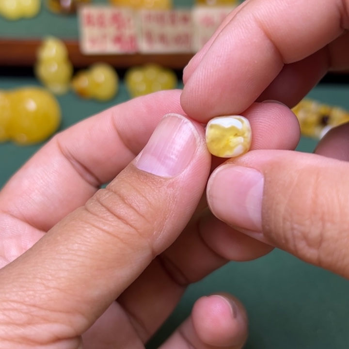 琥珀未镶嵌珠宝奇石