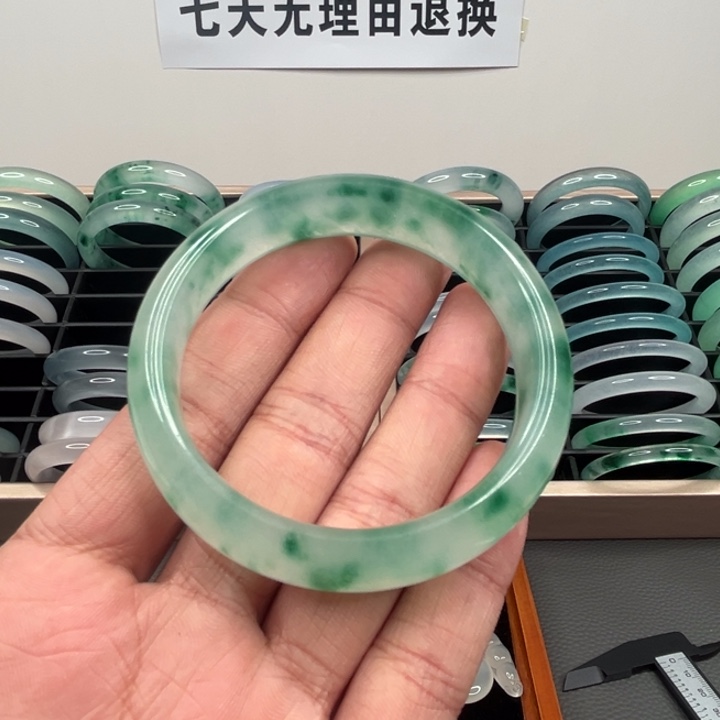 石英质玉未镶嵌手镯