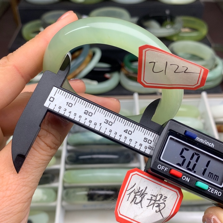 枝****蛇纹石玉未镶嵌手镯2122