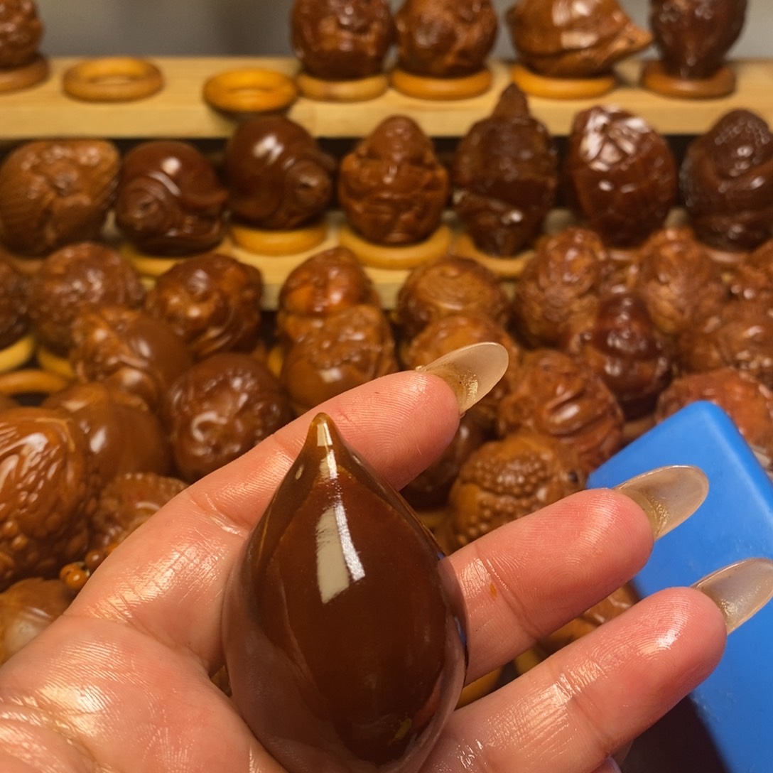 【闪购商品】橄榄核把件长****超玉华一面