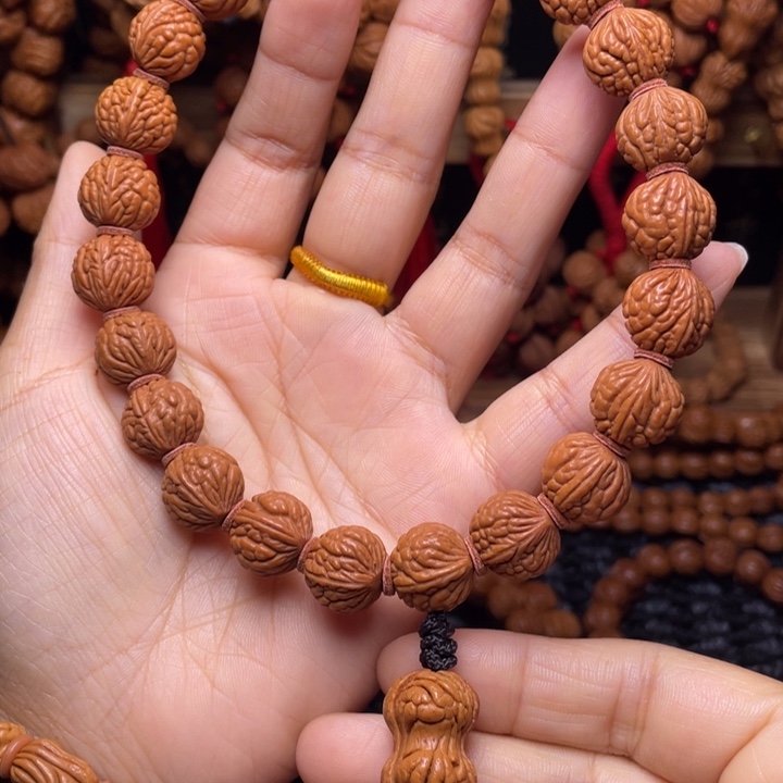 木质类龙纹桃枭挂件