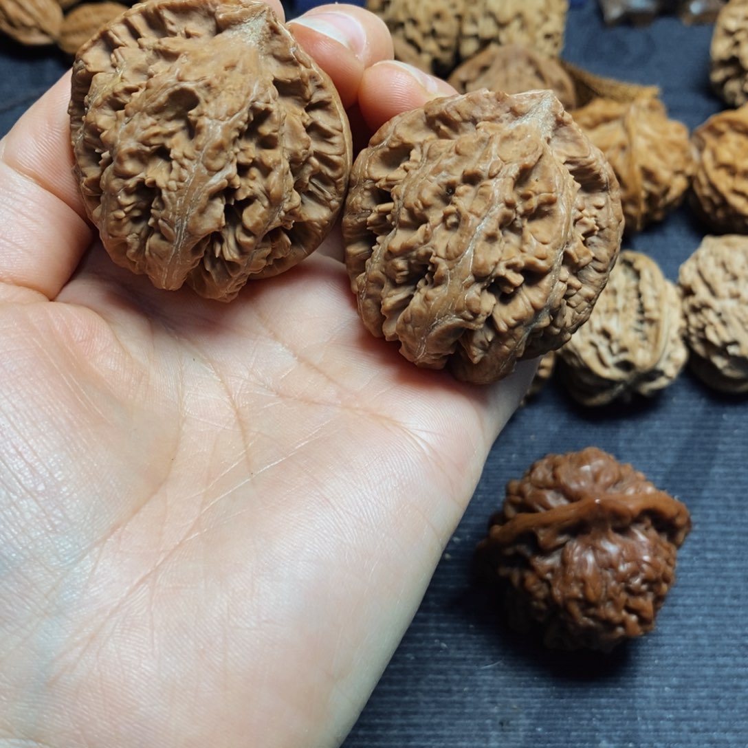 文玩核桃吊坠粗筋王42