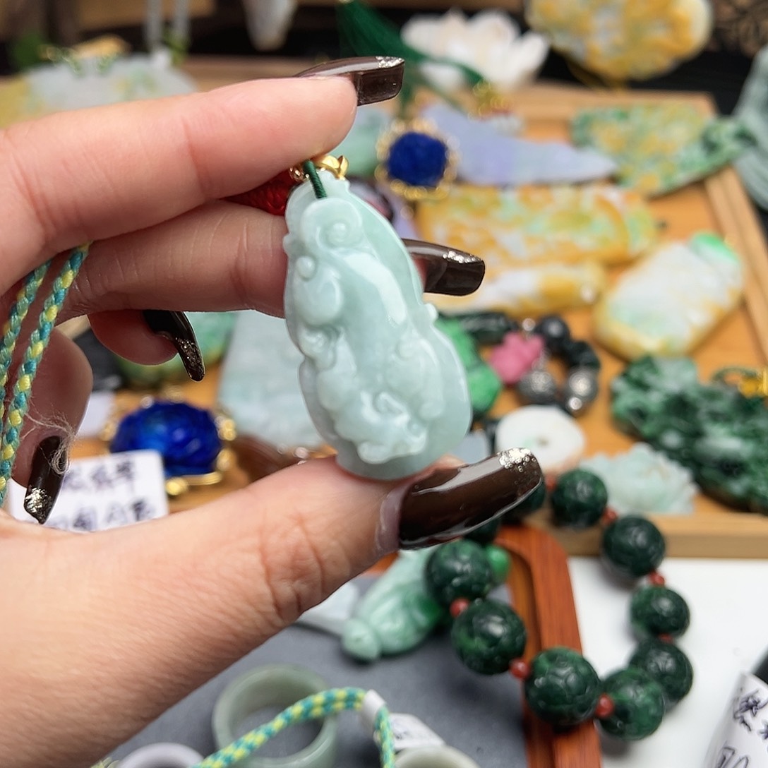 翡翠吊坠(赠链)未镶嵌吊坠6