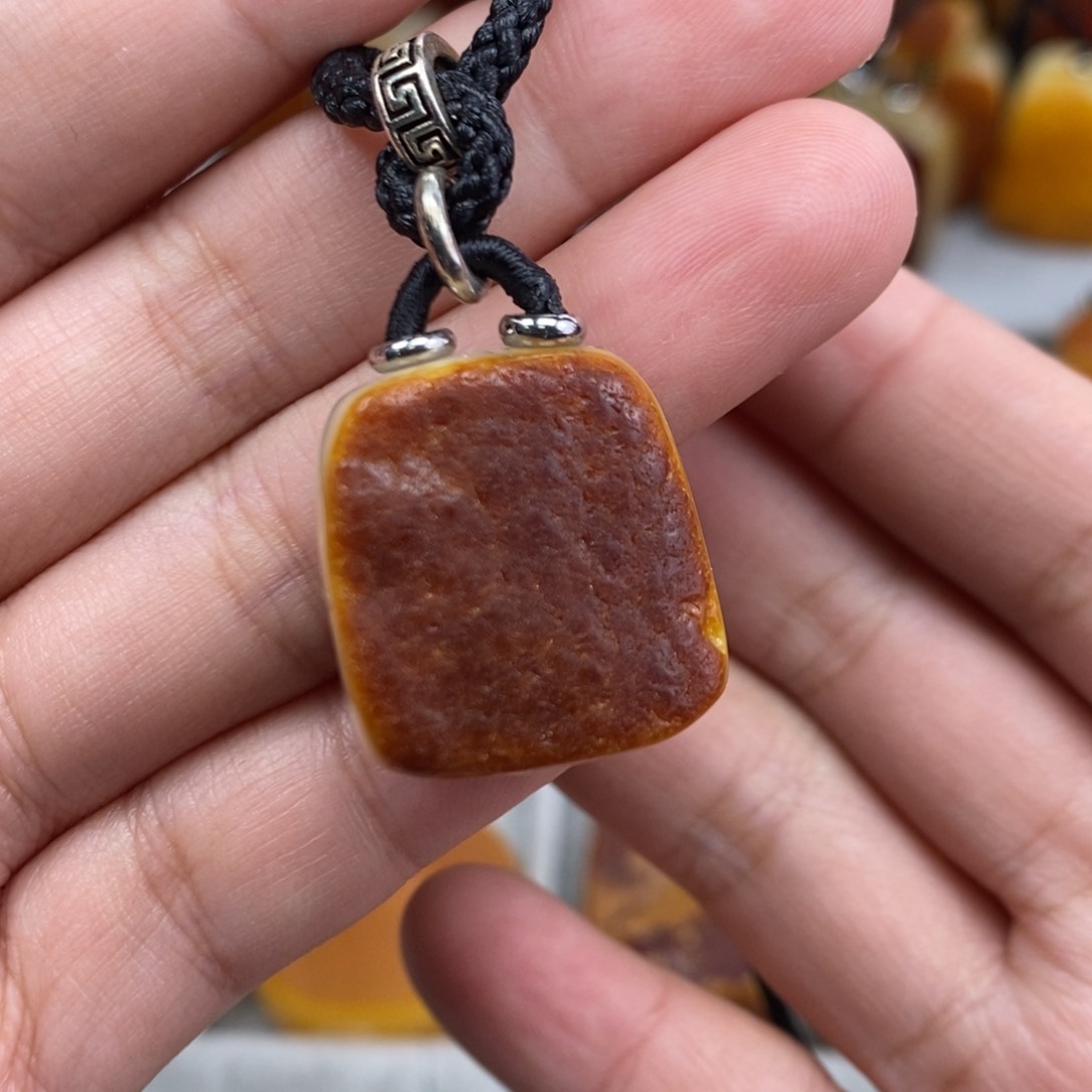 琥珀吊坠(赠链)未镶嵌