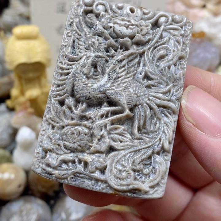 颈饰未镶嵌硅化珊瑚（珊瑚玉）有瑕