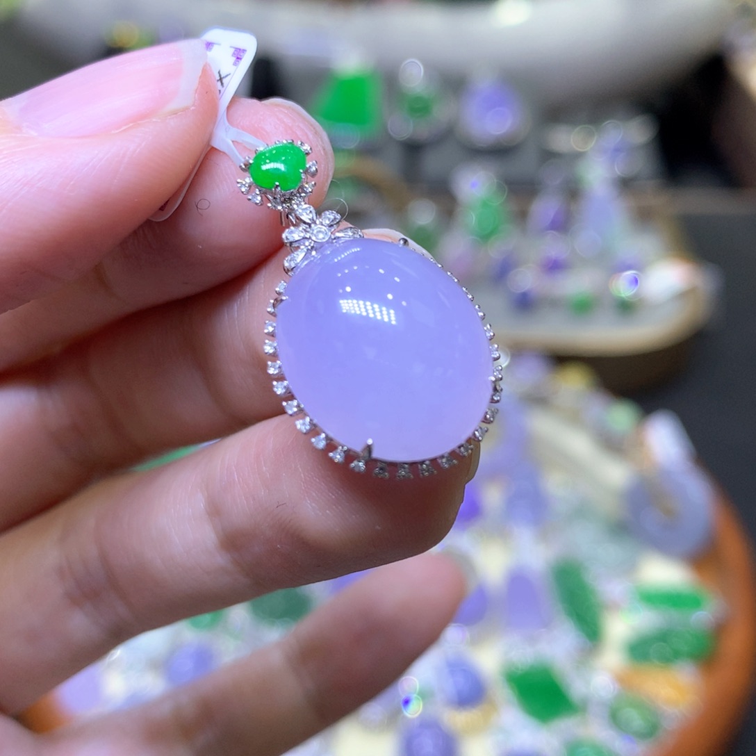 【闪购商品】翡翠颈饰18K金镶嵌翡翠吊坠项链