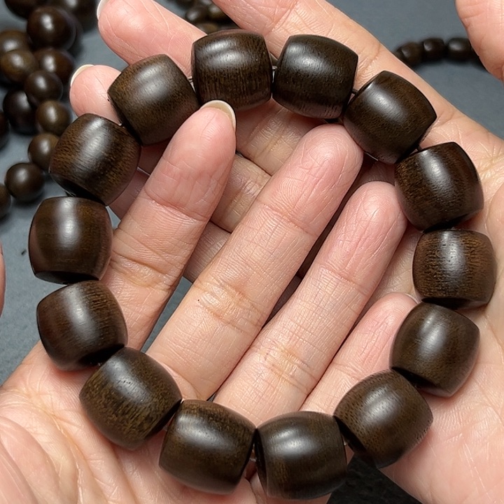 沉香手串白棋玉化