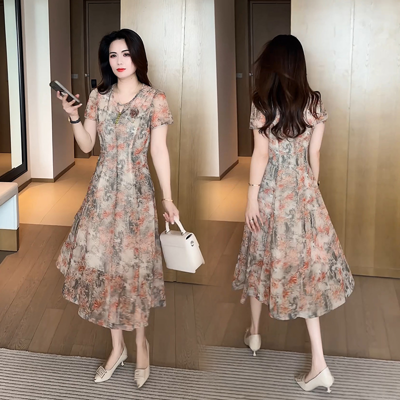 夏季新款碎花连衣裙短袖中年妈妈气质显瘦洋气中长款收腰a字裙子