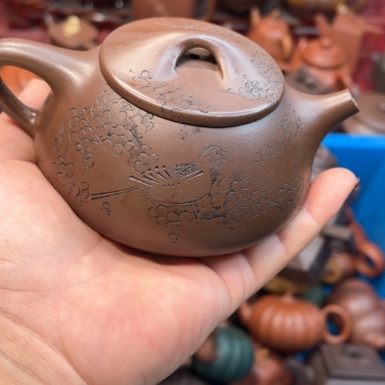 紫砂茶壶林*………………………………