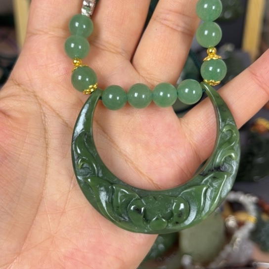 和田玉颈饰未镶嵌