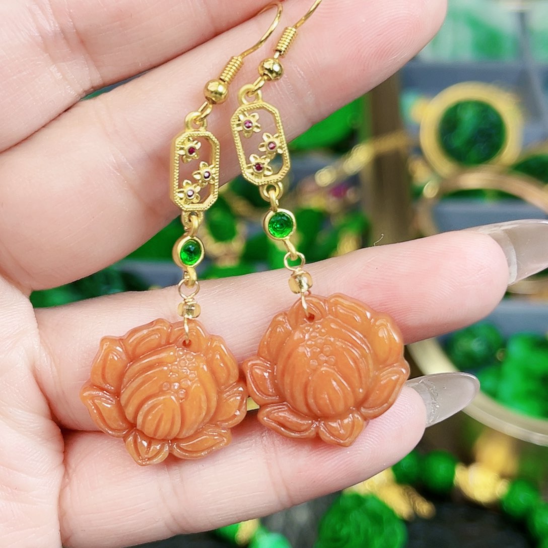 翡翠颈饰未镶嵌耳饰