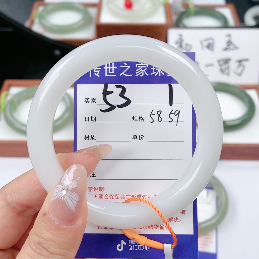 和田玉手镯未镶嵌