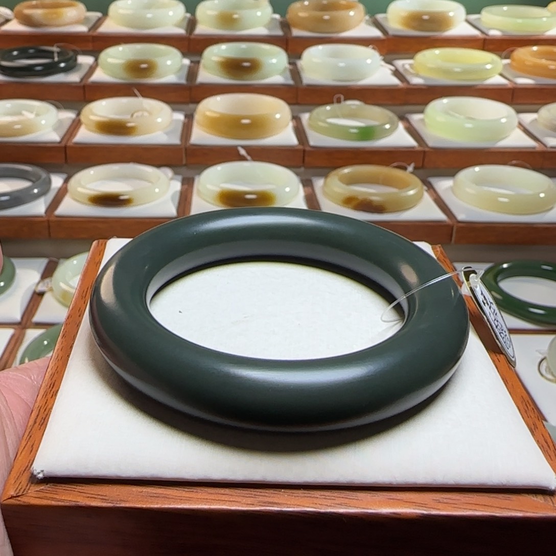 和田玉手镯未镶嵌悦*钟