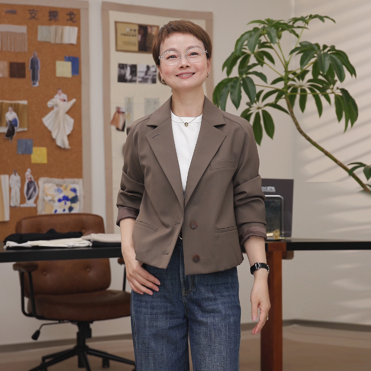 一支探戈丨小个子极简 羊毛混纺松弛感平驳领西装短外套2610907