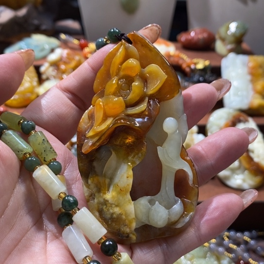 蛇纹石玉未镶嵌颈饰