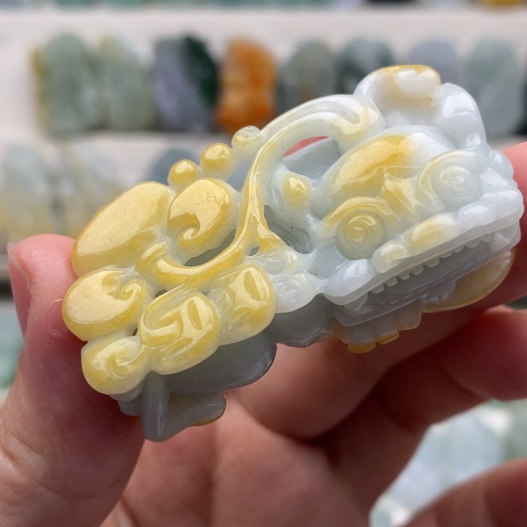 翡翠未镶嵌吊坠(赠链)
