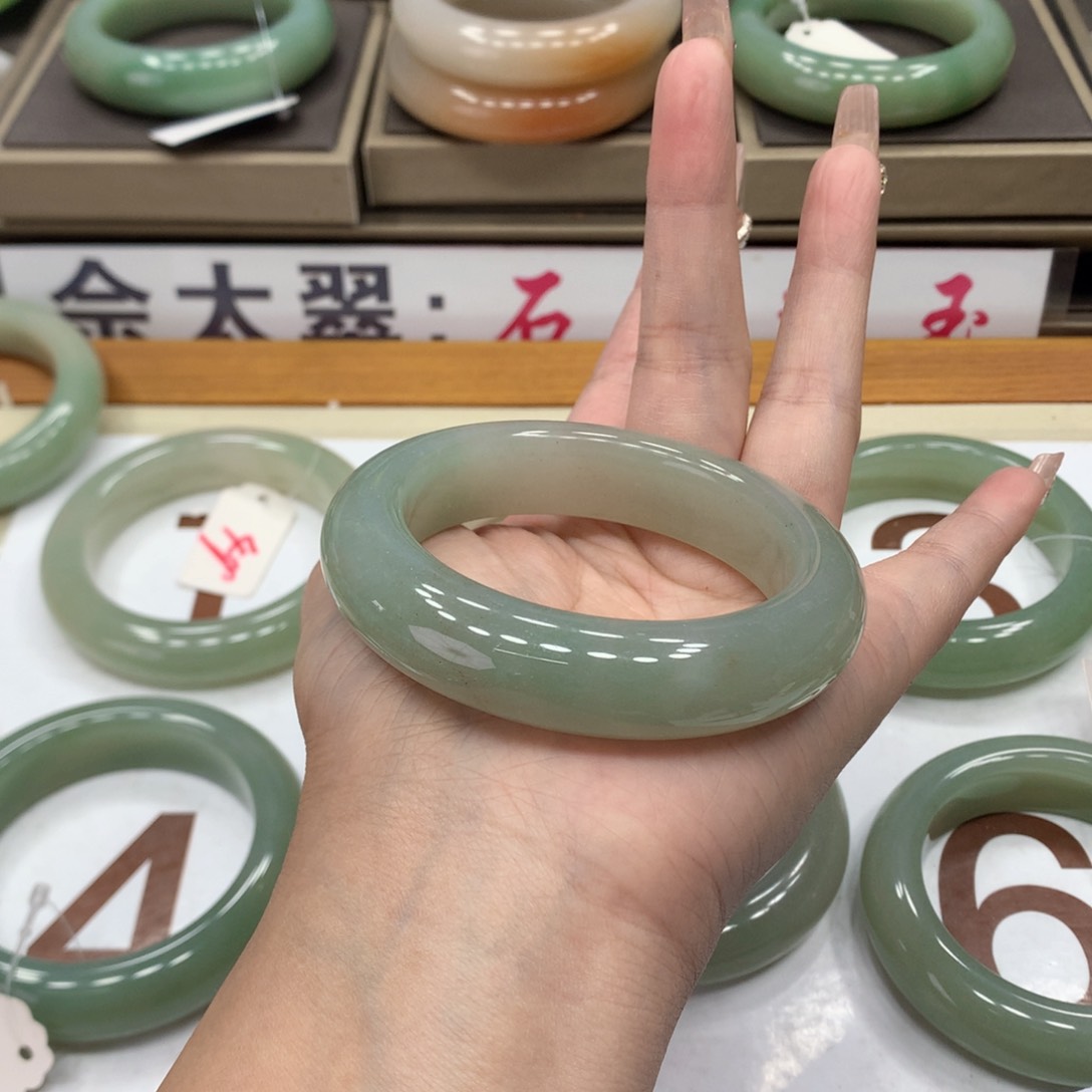 石英质玉手镯未镶嵌雨***风