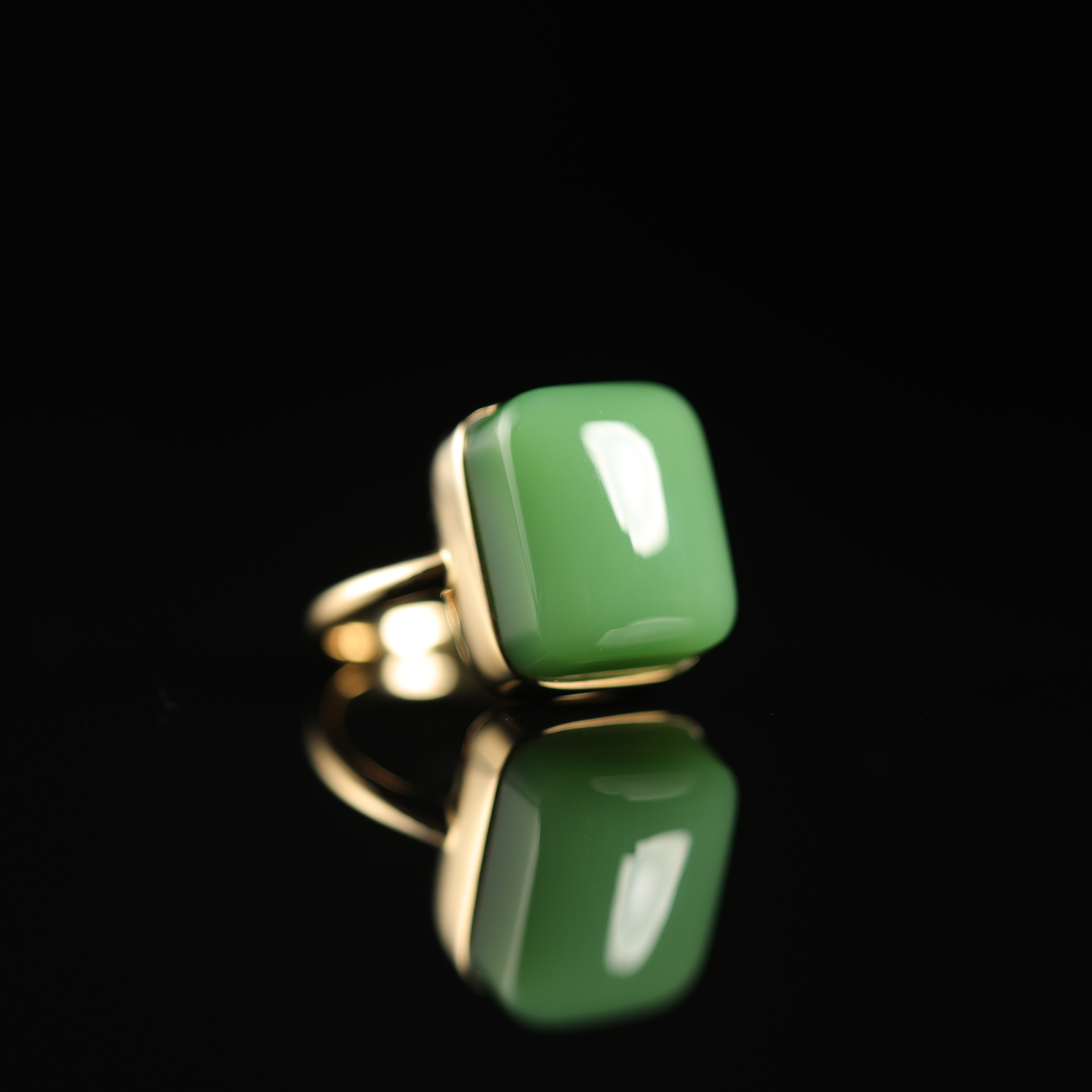 本真传承“青云”珍藏级精品和田玉高色粉绿方戒(多样性发货发其一)