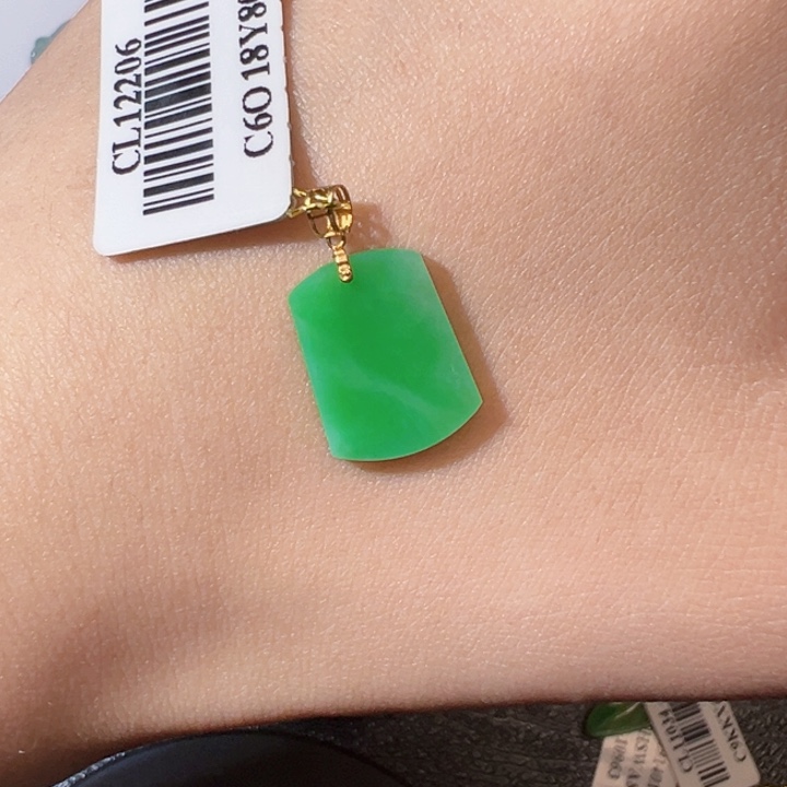 翡翠挂件18K金镶嵌李*敏翡翠