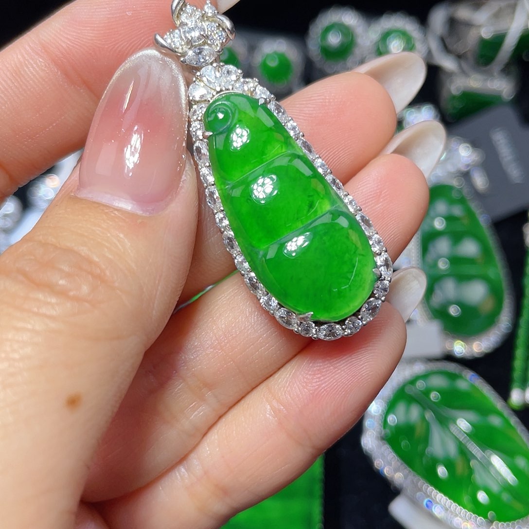 翡翠颈饰银S925镶嵌翡翠