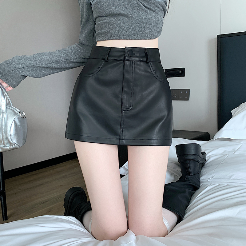 洋气衣服女黑色pu半身裙辣妹超短裙2024秋冬新款高腰a字包臀裙皮