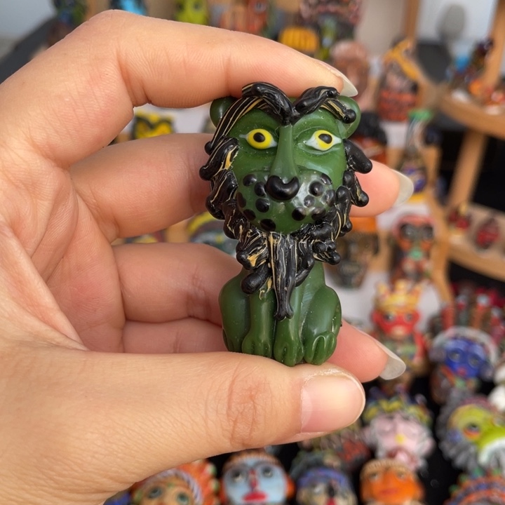 4腓尼基琉璃小狮子1只