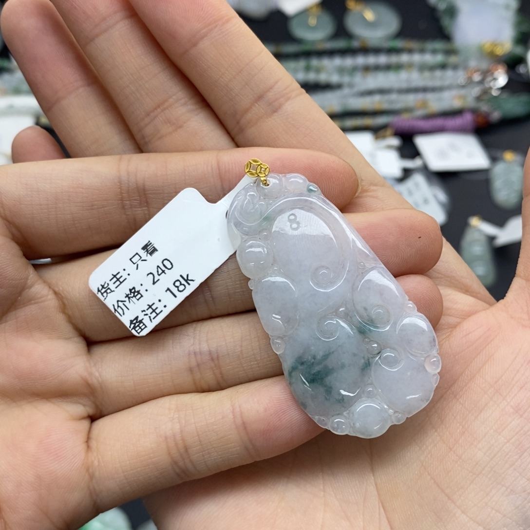 翡翠18K金镶嵌颈饰