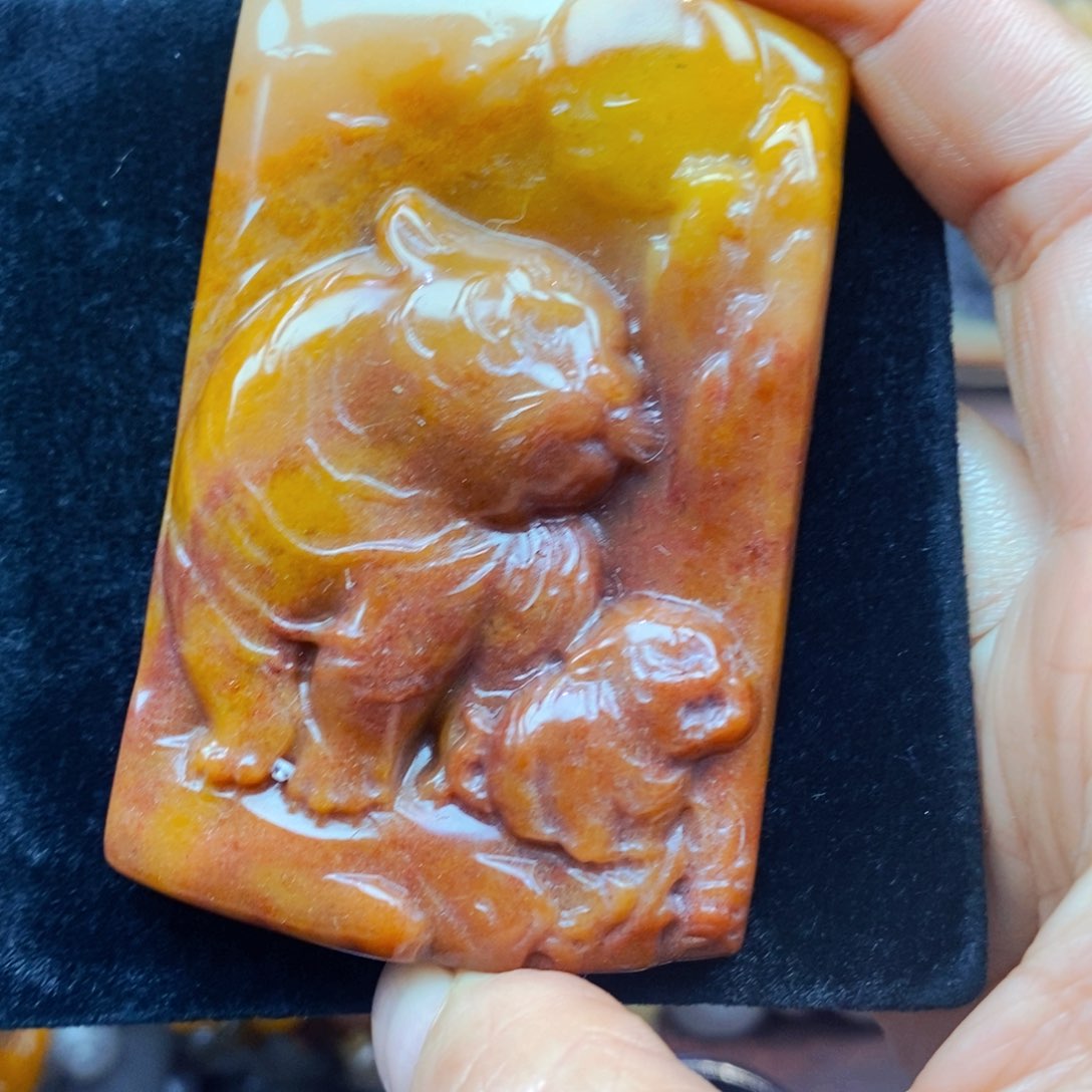 未镶嵌石英质玉（黄龙玉）颈饰