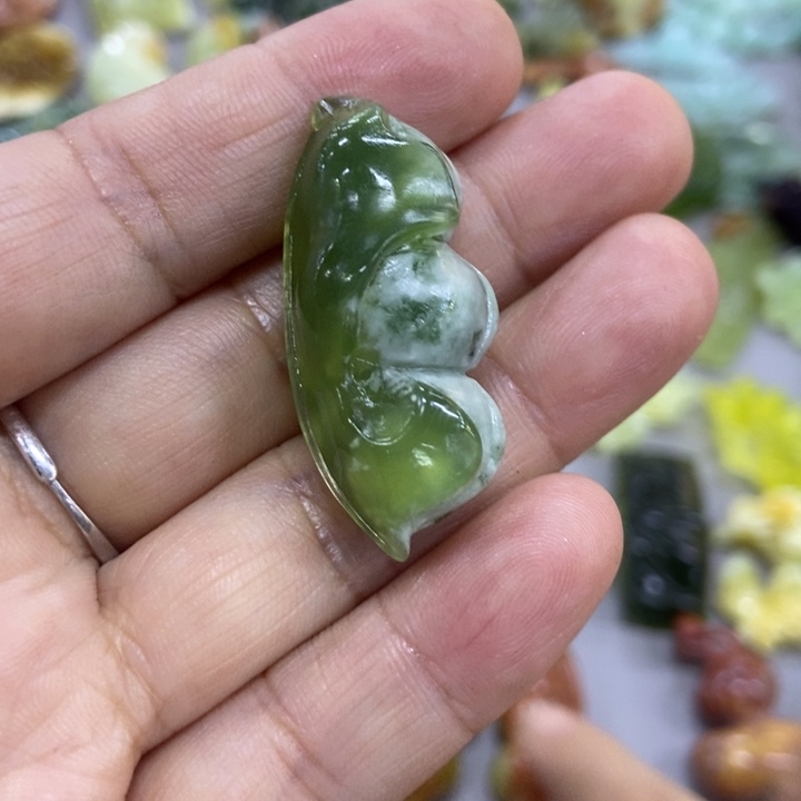 未镶嵌蛇纹石玉挂件