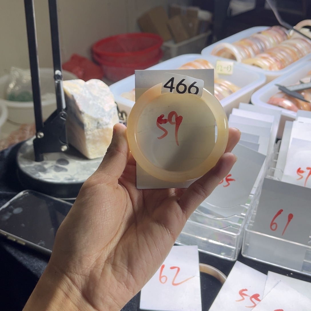 石英质玉手镯未镶嵌