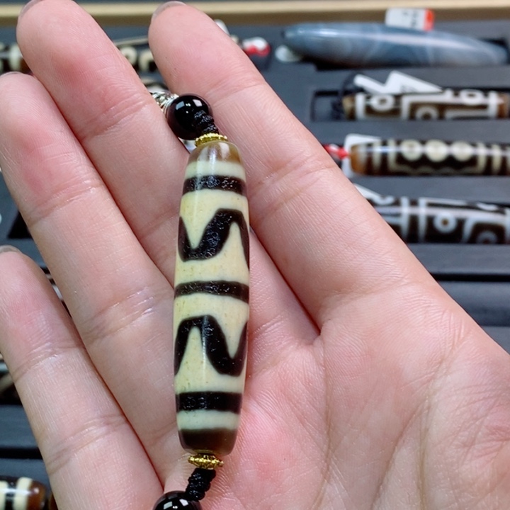 听***辩玛瑙/玉髓（覆膜）颈饰未镶嵌