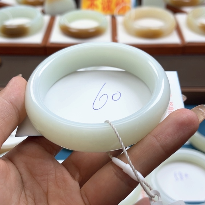 未镶嵌手镯和田玉?**?
