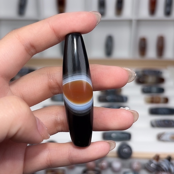 一***光玛瑙/玉髓合金珠宝奇石