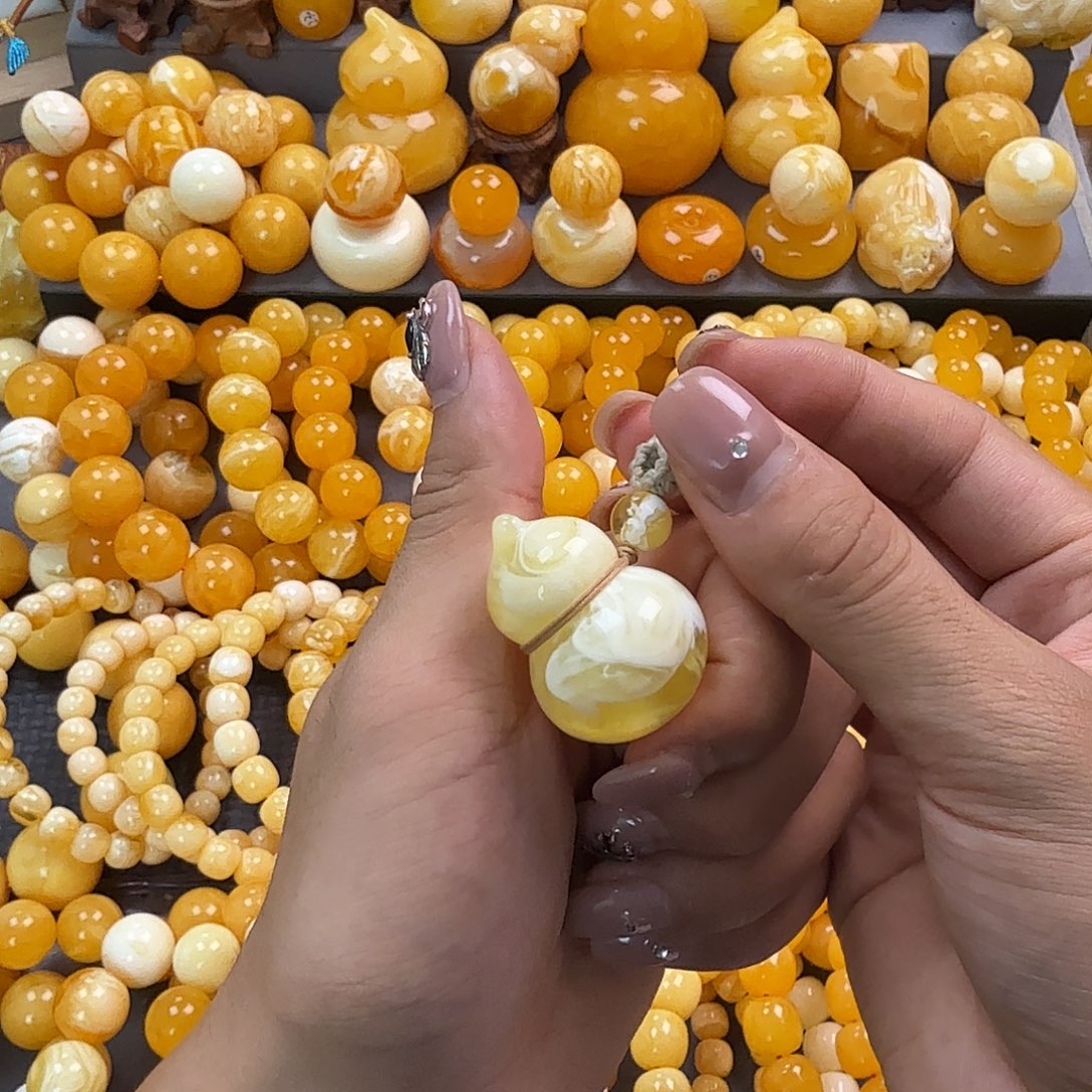 蜜蜡未镶嵌珠宝奇石