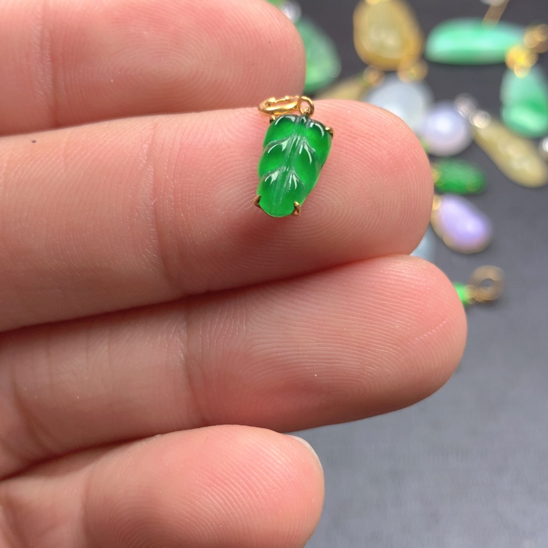 【闪购商品】颈饰18K金镶嵌翡翠翡翠