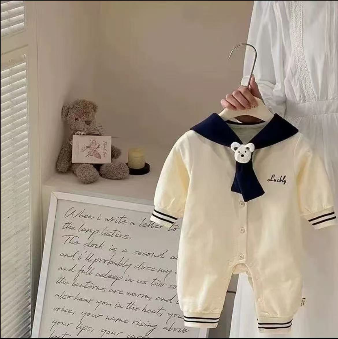 婴幼儿连体衣2025春秋季学院风海军领可爱爬服长袖连体衣小月龄