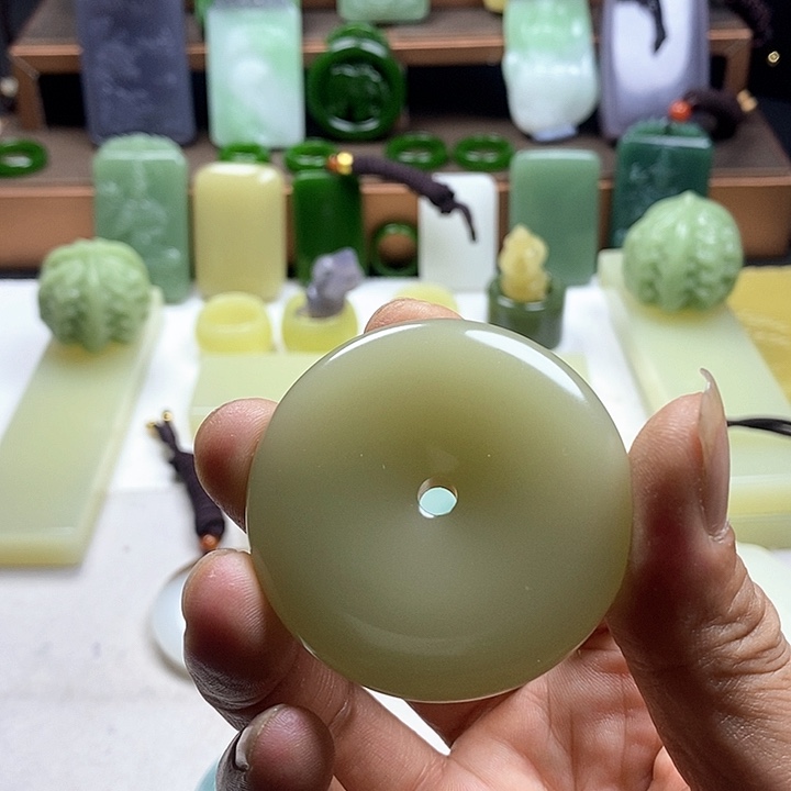 和田玉未镶嵌珠宝奇石