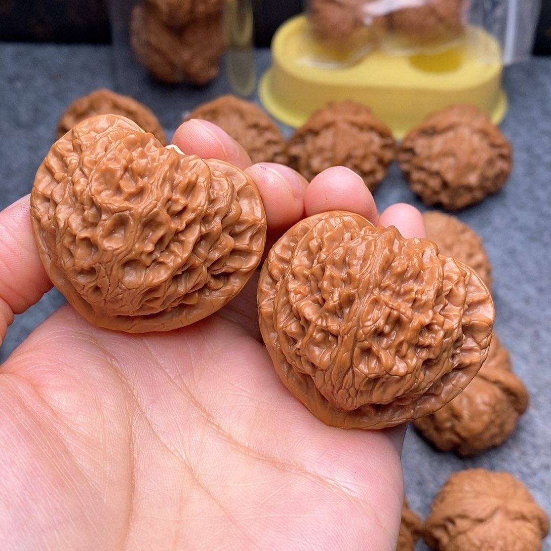 文玩核桃把件桃心宫灯45尺红皮