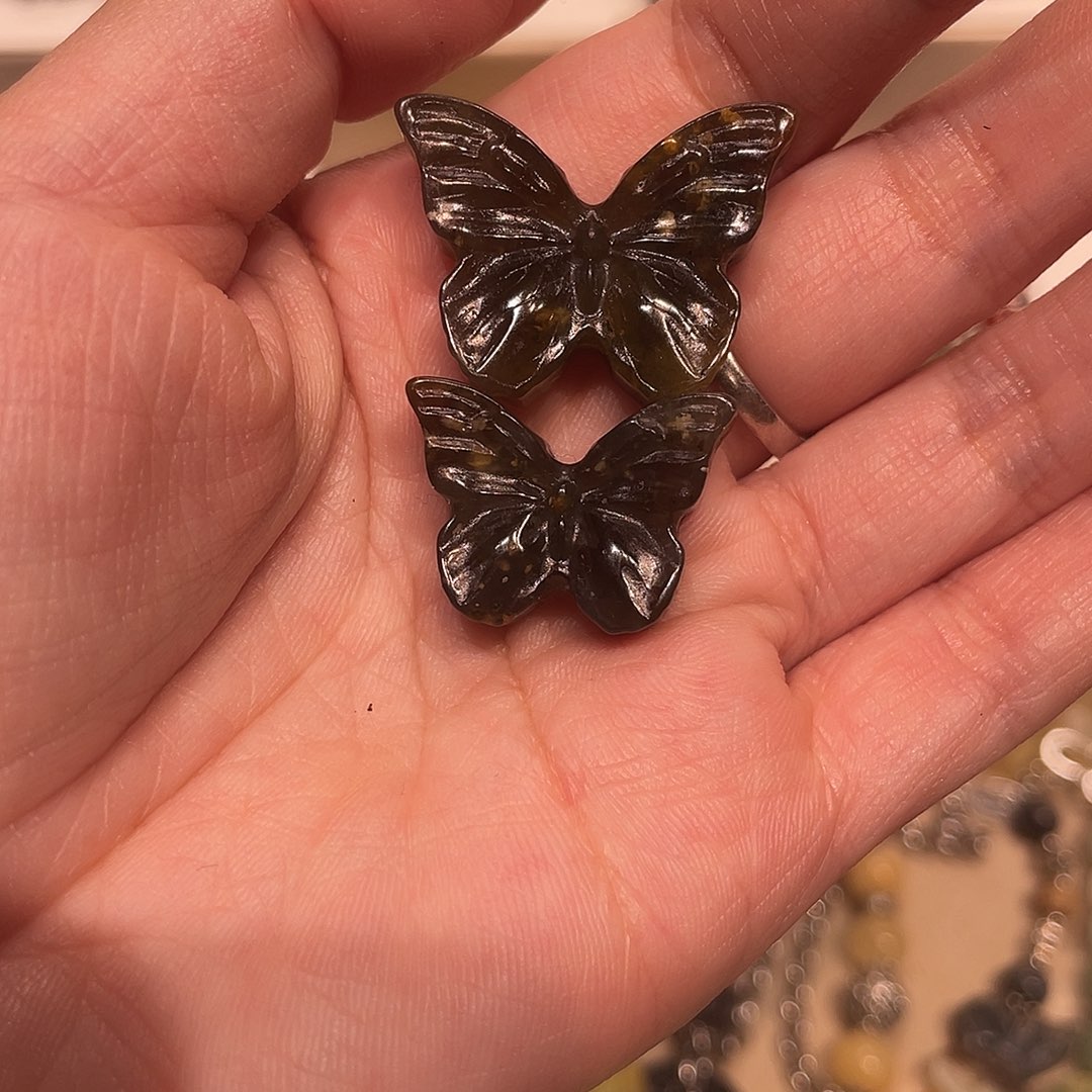 。***。蛇纹石玉合金颈饰