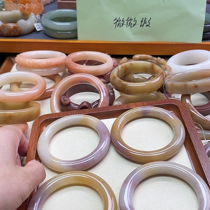 未镶嵌手镯石英质玉倾*
