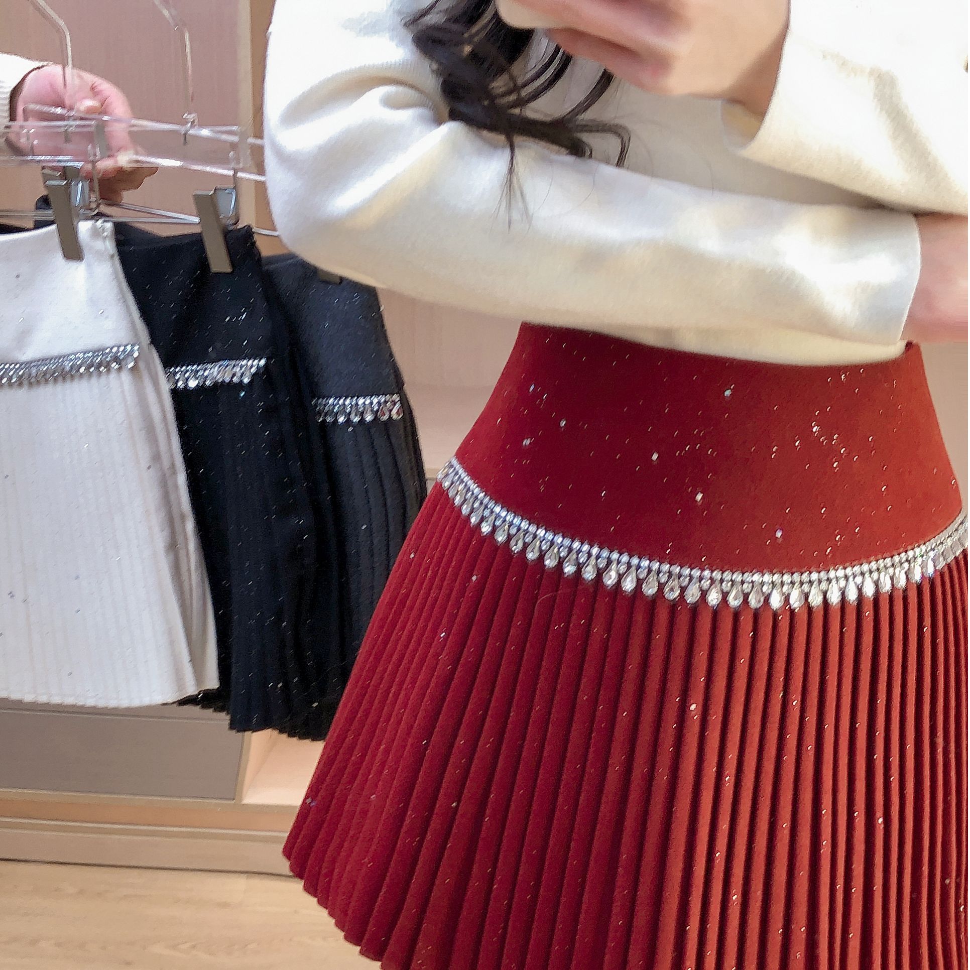 艾日秀钻饰装饰百褶半身裙高腰设计秋冬贵气优雅风显瘦裙装H0192