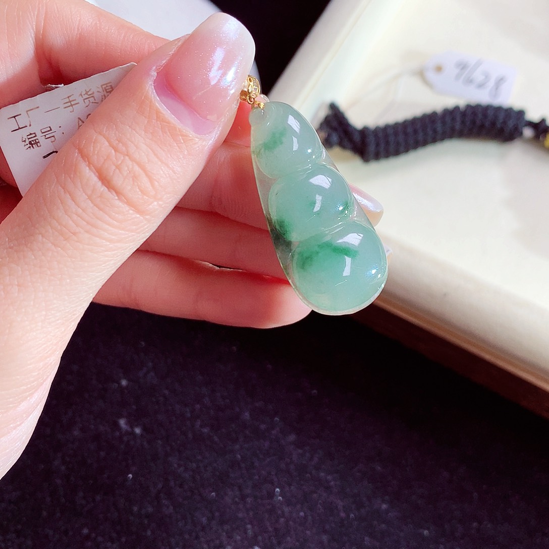 颈饰18K金镶嵌翡翠