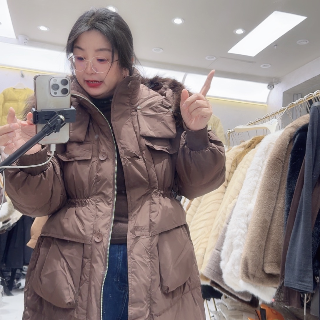 三醋酯纤维咖啡色毛毛领的90斤穿到100