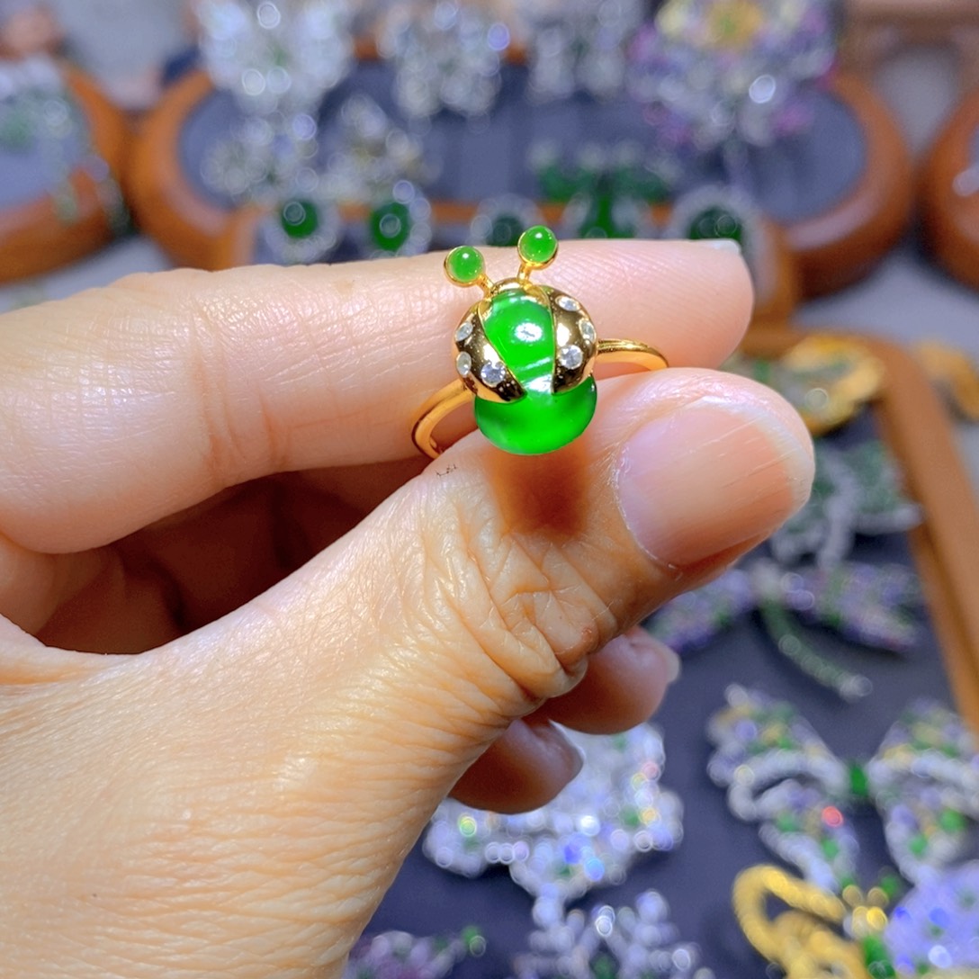 翡翠颈饰银S925镶嵌天然翡翠