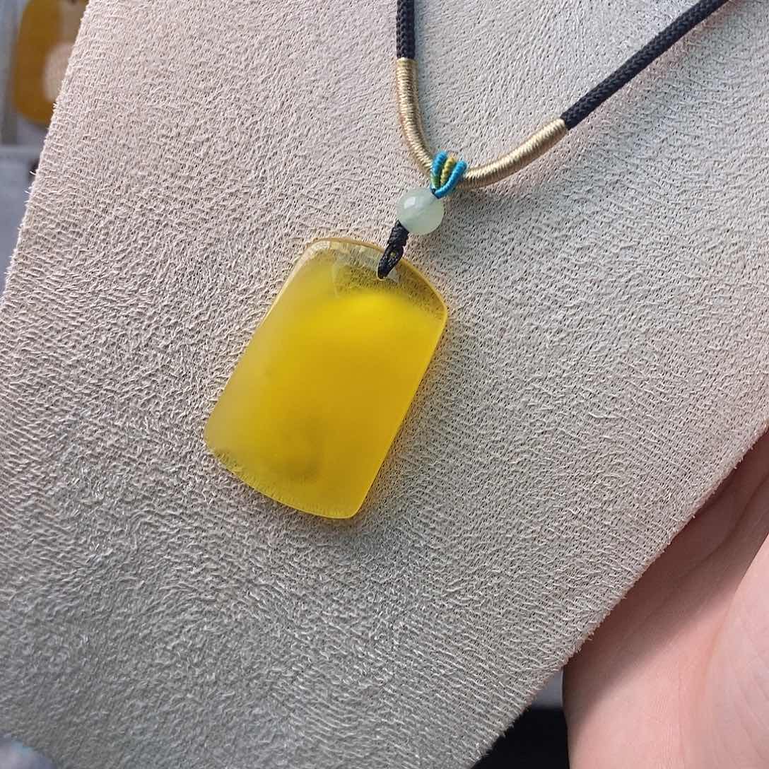 未镶嵌琥珀珠宝奇石